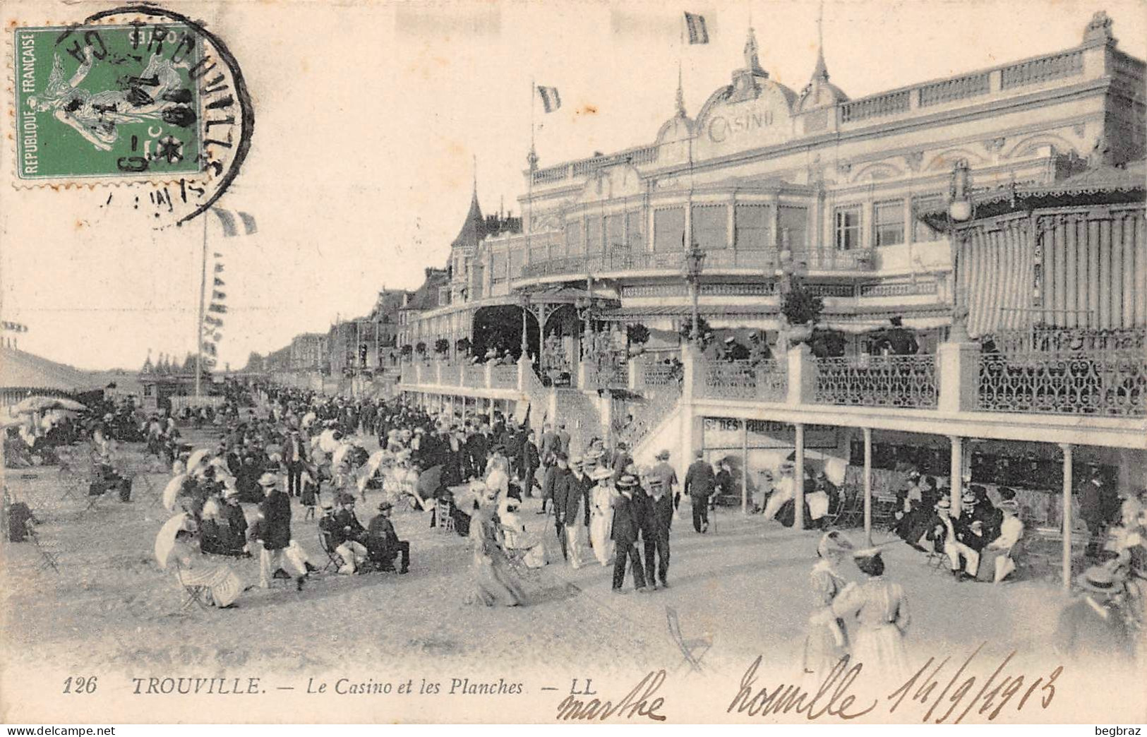 TROUVILLE     CASINO ET LES PLANCHES - Trouville