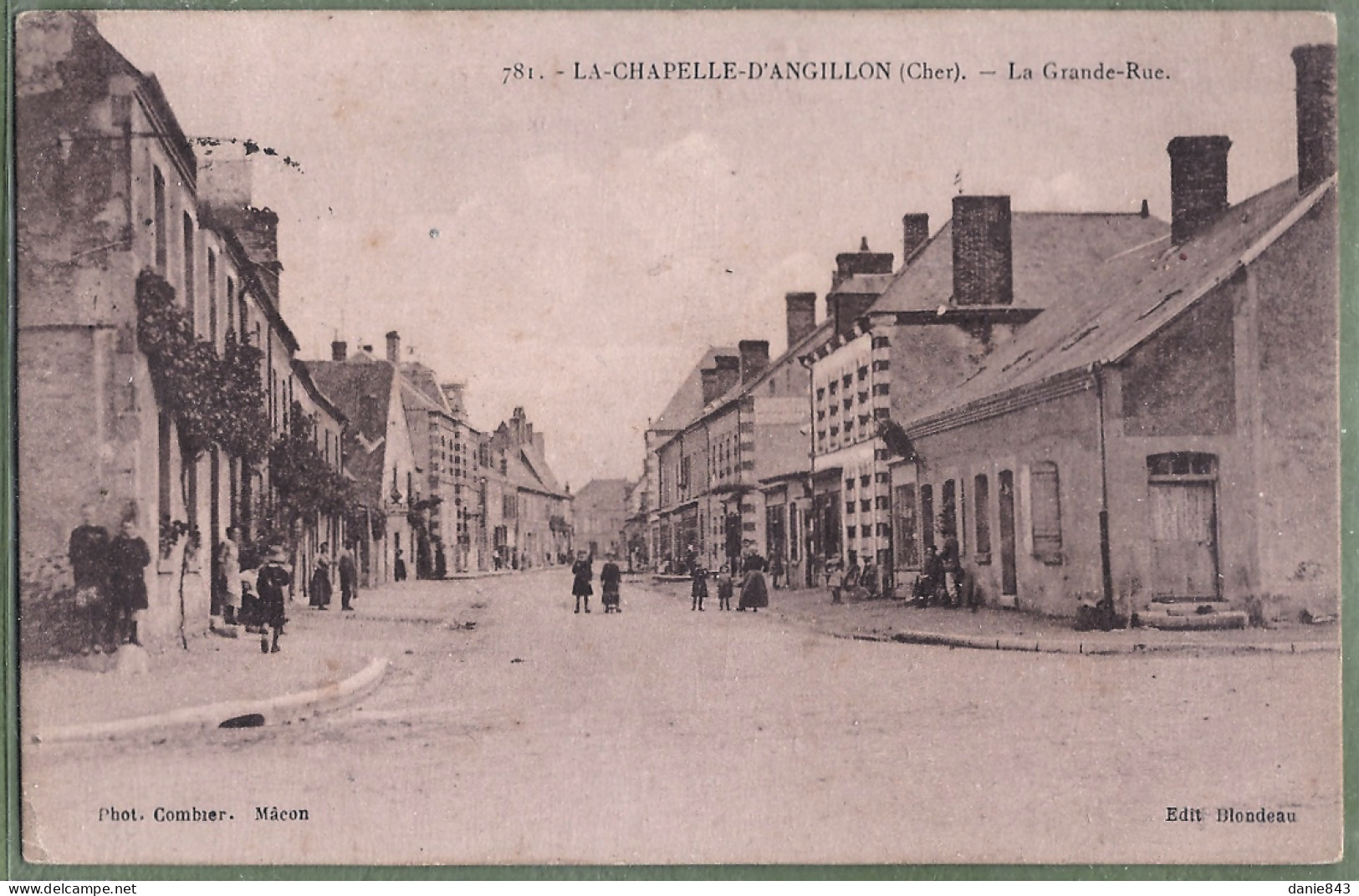 CPA Vue Rare - CHER - LA CHAPELLE D'ANGILLON - LA GRANDE RUE - Animation - Otros & Sin Clasificación