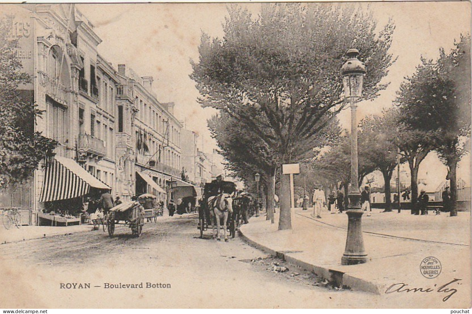 AL23 -(17) ROYAN  - BOULEVARD BOTTON - ANIMATION  - ATTELAGE A CHEVAL - CARRIOLE - ETALS   - 2 SCANS . - Royan