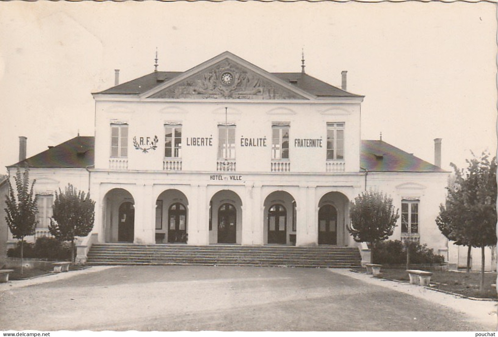 AL24 -(17) MATHA  - L ' HOTEL DE VILLE - EDIT. VAN EYK ROULEAU , BORDEAUX -   2 SCANS . - Matha