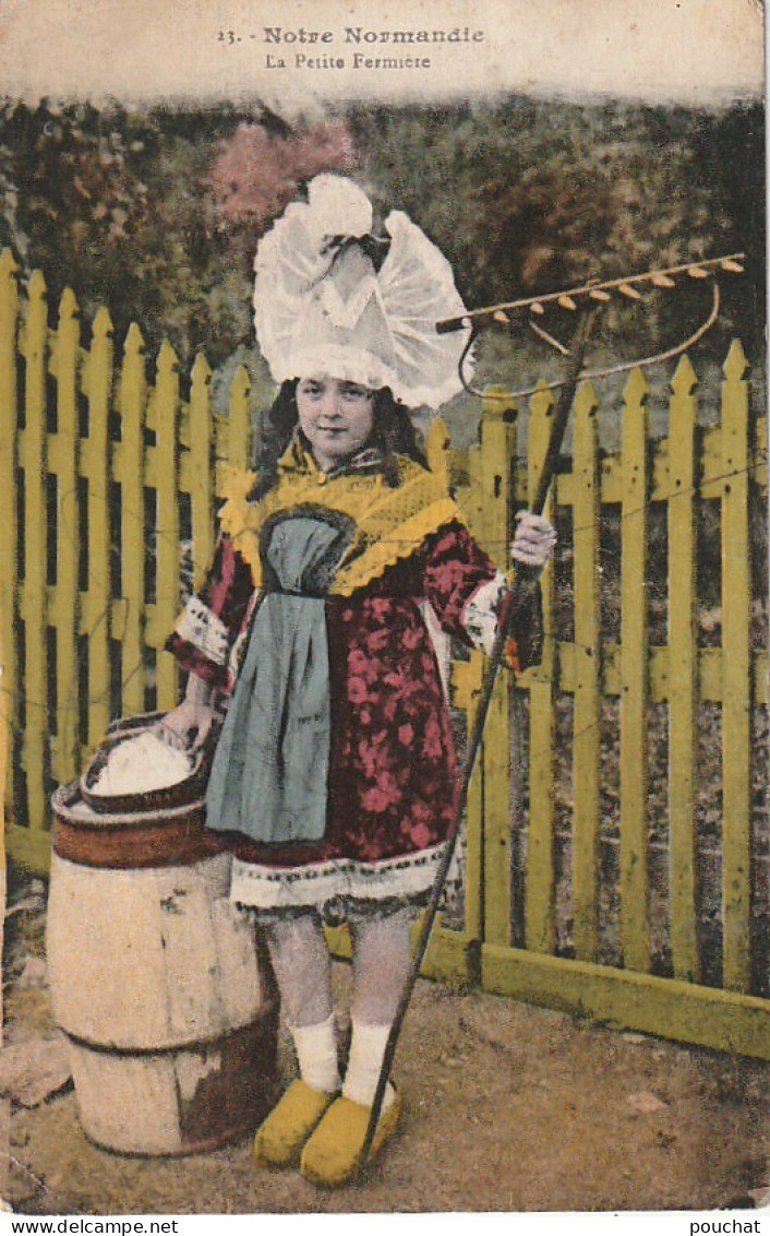 AL20- NOTRE NORMANDIE  - LA PETITE FERMIERE -  RATEAU  -  BARRIQUE  -  CARTE COLORISEE - 2 SCANS  . - Costumes