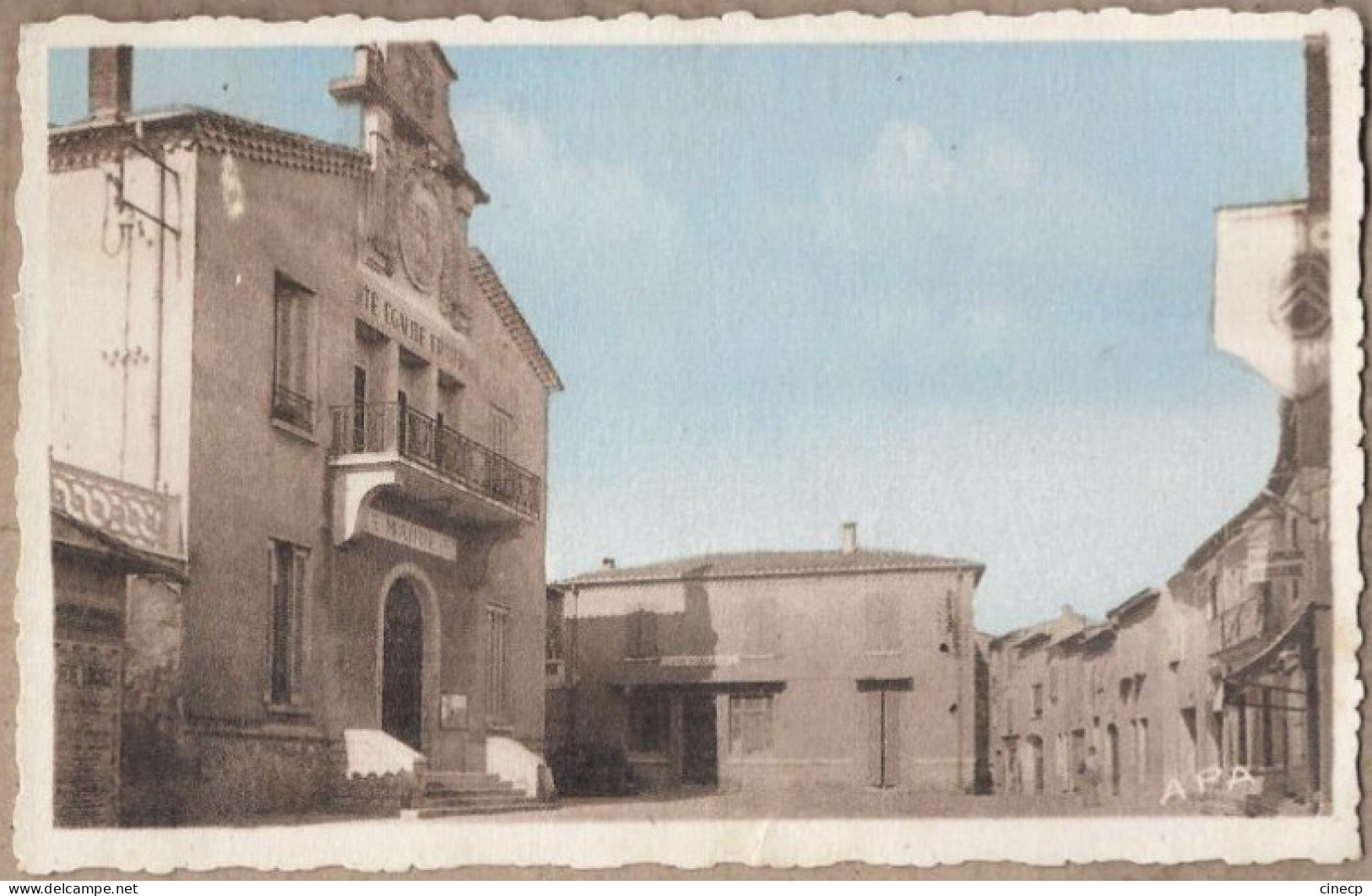 CPSM 30 - VERGEZE - La Mairie - TB PLAN PLACE CENTRE VILLAGE + TB PLAQUE CITROEN à Droite - Vergèze