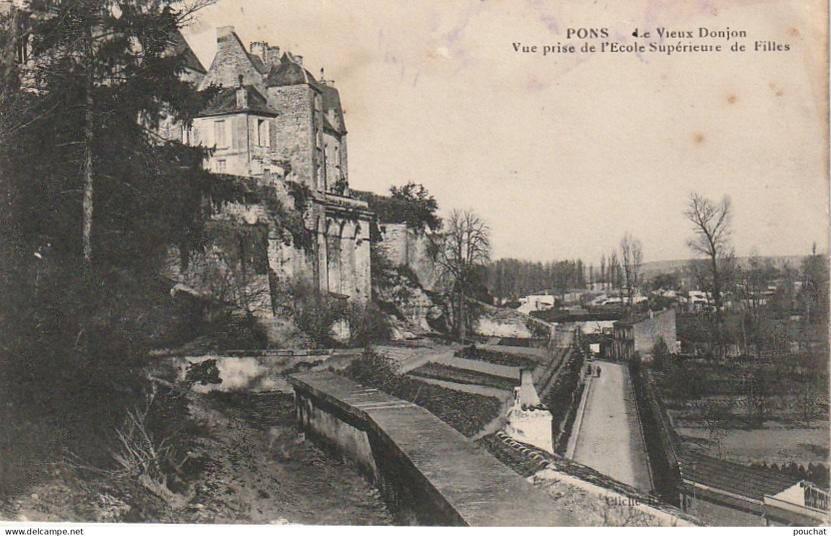 AL25  -(17) PONS  - LE VIEUX DONJON  -  VUE PRISE DE L ' ECOLE SUPERIEURE DE FILLES   -  2 SCANS - Pons