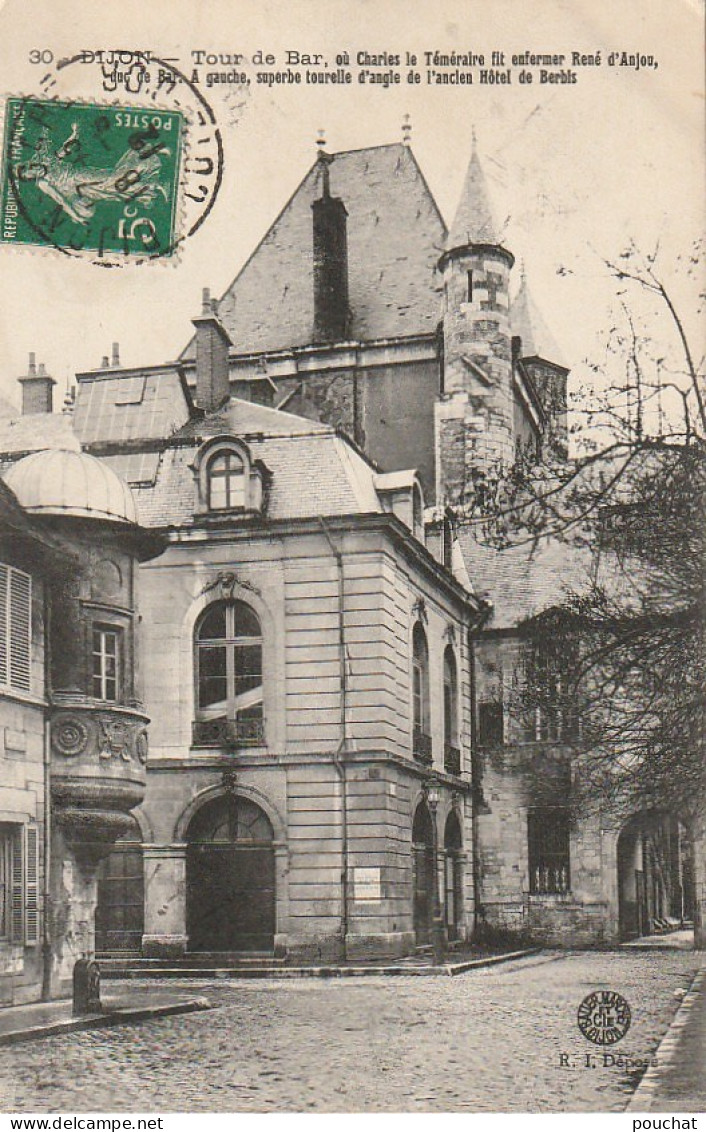 BE7 -(21) DIJON  - TOUR DE BAR -  A GAUCHE , TOURELLE D ' ANGLE DE L ' ANCIEN HOTEL DE BERBIS -  2 SCANS - Dijon