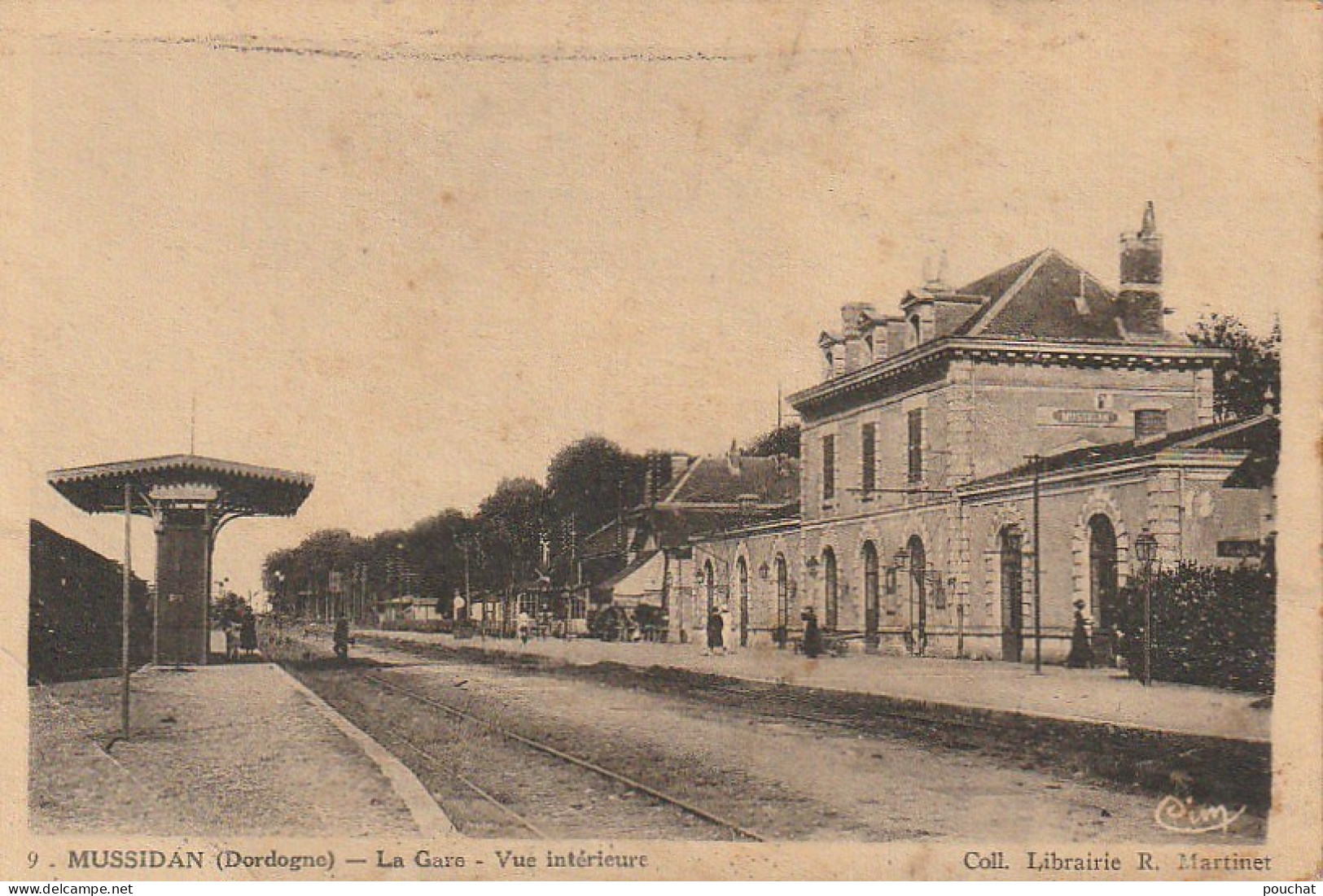 BE14 -(24) MUSSIDAN - LA GARE - VUE INTERIEURE - VOYAGEURS SUR LES QUAIS -  2 SCANS - Mussidan