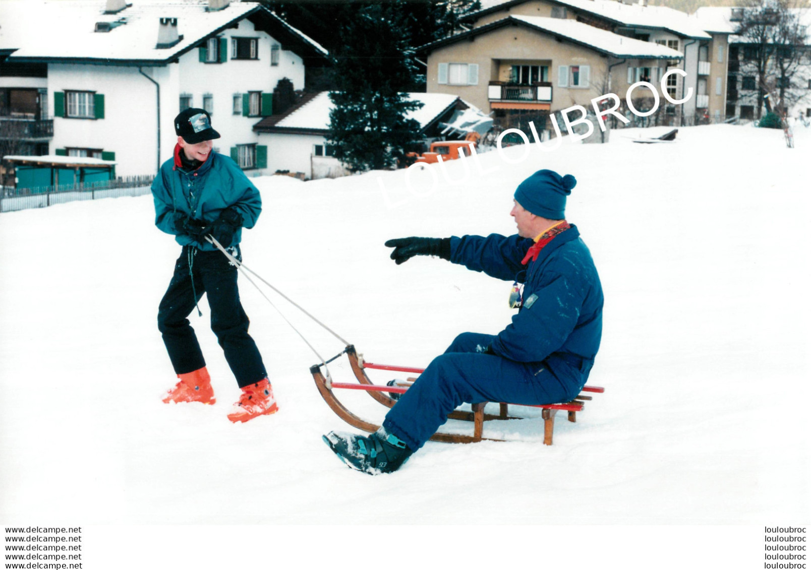 LE PRINCE CHARLES ET LE PRINCE HARRY A KLOSTERS 1997 PHOTO DE PRESSE AGENCE ANGELI  27X18CM R1 - Personalidades Famosas