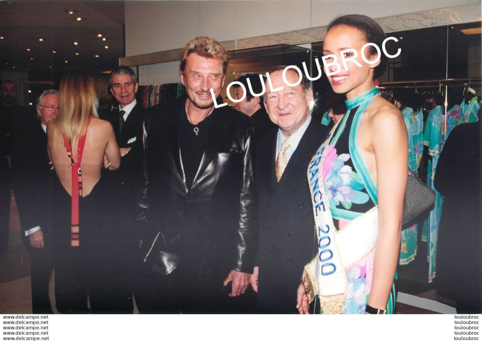 JOHNNY HALLYDAY ET SONIA ROLLAND MISS FRANCE 2000 PRET A PORTER COLLECTION MAISON LEONARD PHOTO AGENCE ANGELI 27x18cm R1 - Célébrités