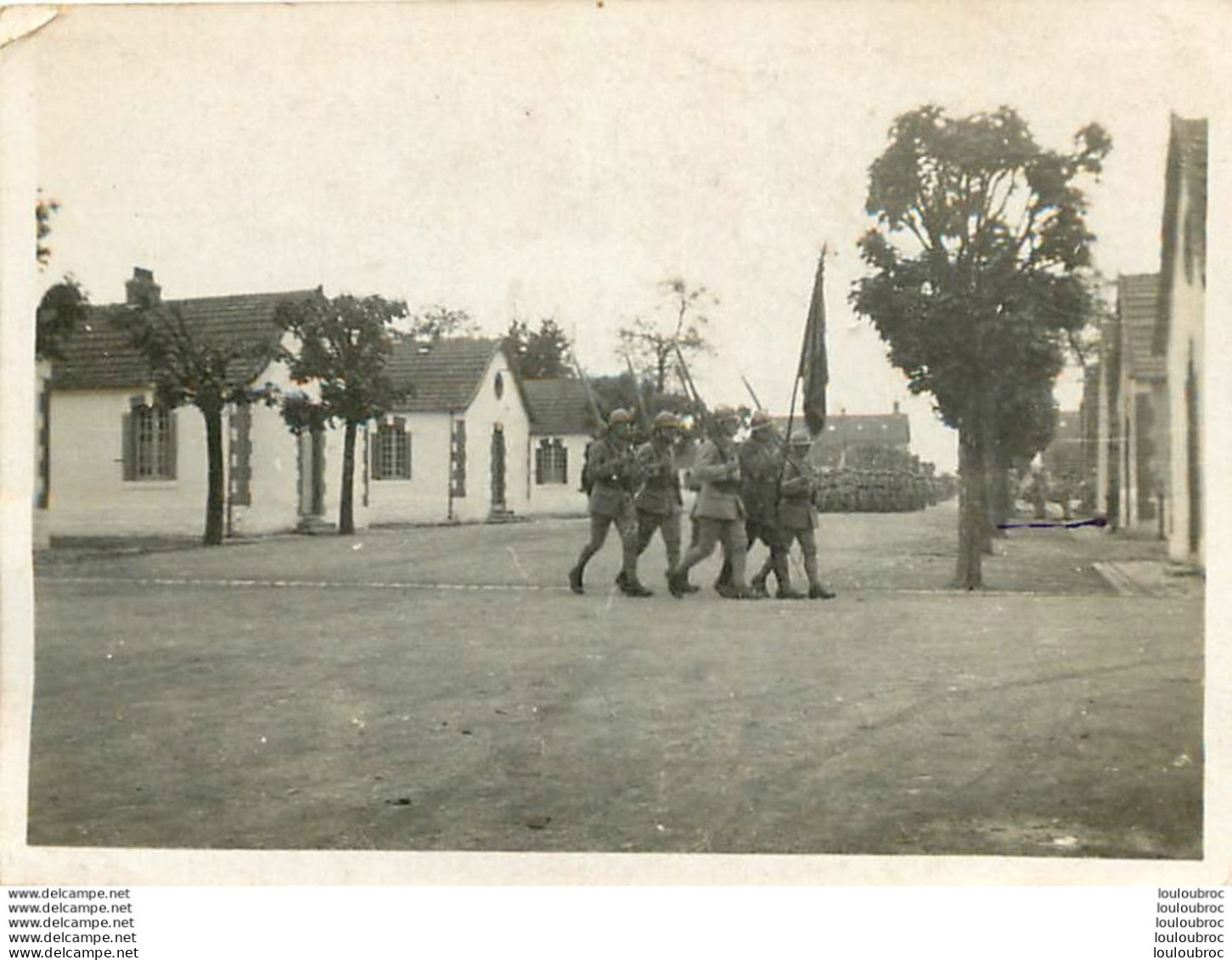 CASERNE ET PORTE DRAPEAU  PHOTO FORMAT 8 X 6 CM - Krieg, Militär