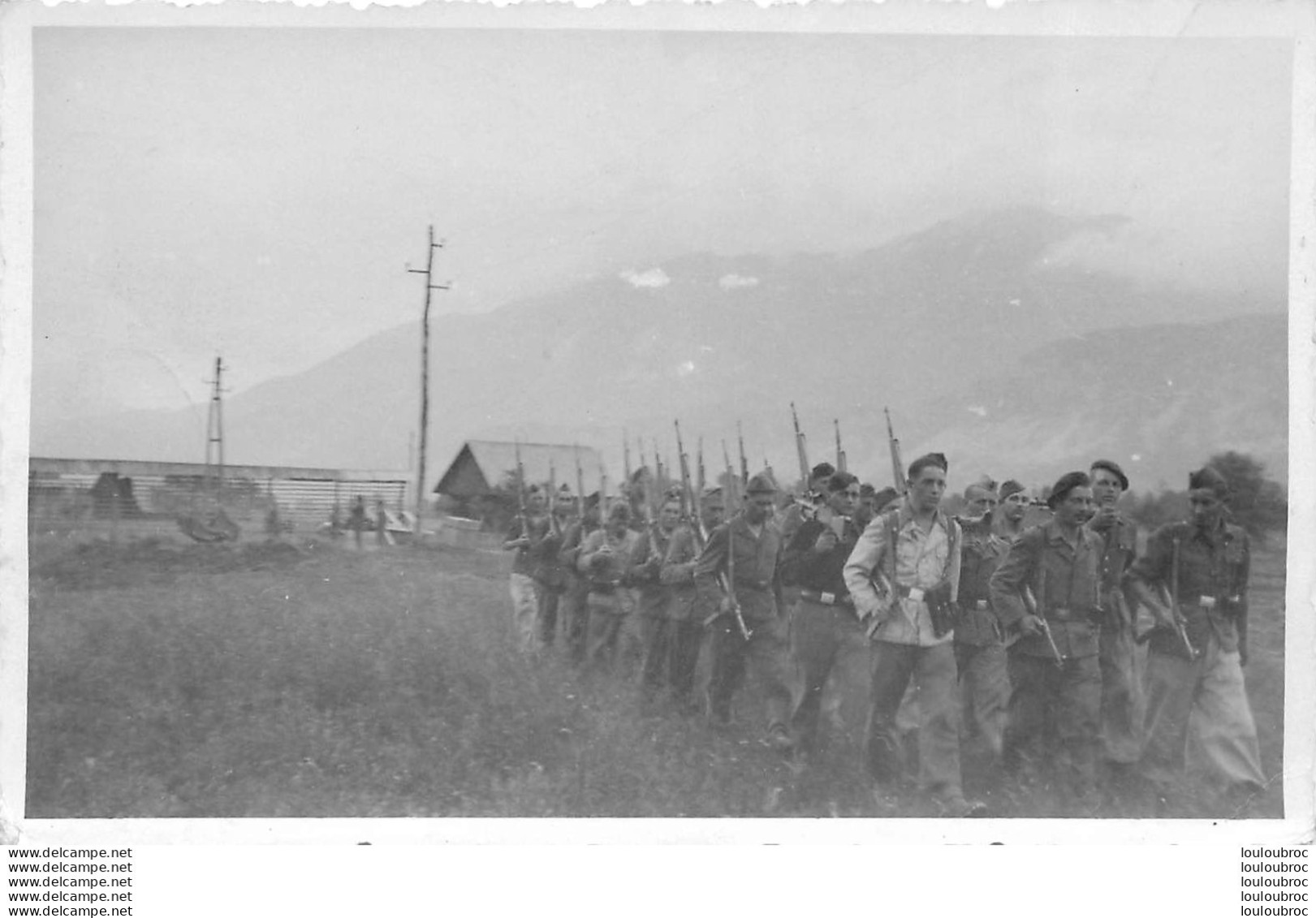 CARTE PHOTO YOUGOSLAVIE SOLDATS YOUGOSLAVES SECONDE GUERRE MONDIALE R38 - Oorlog 1939-45