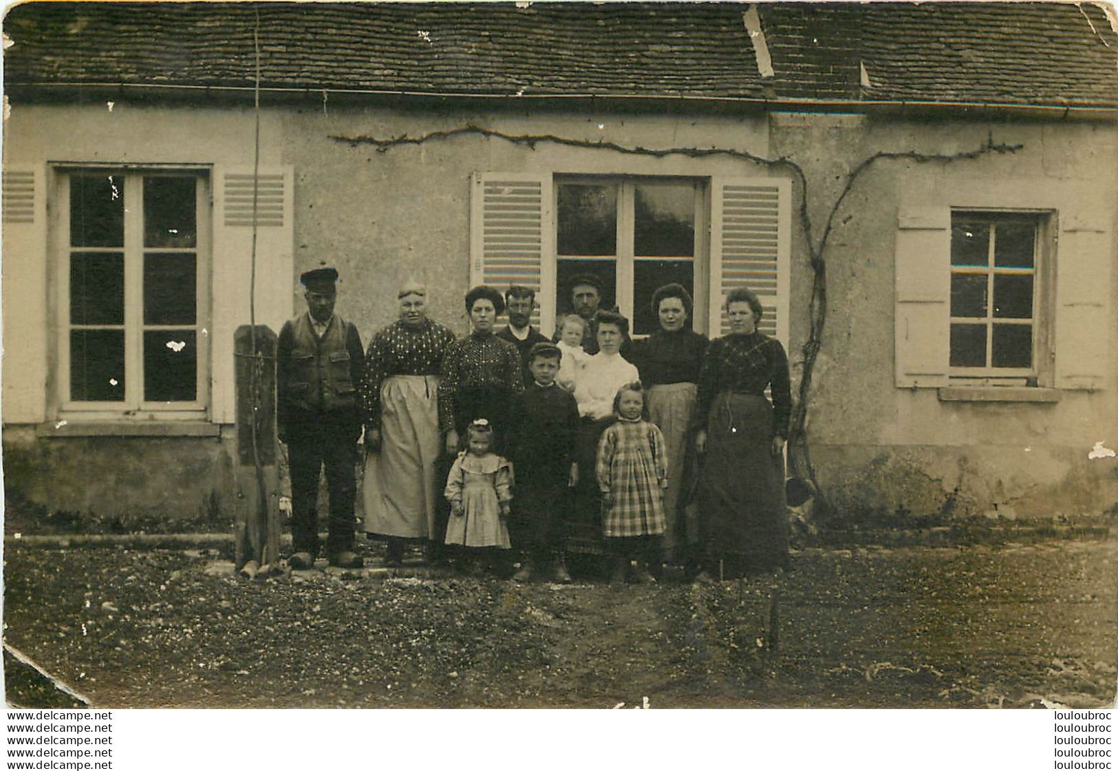 CARTE PHOTO COUR DE FERME PHOTO CHAMUSSY A COURBEVOIE R1 - To Identify