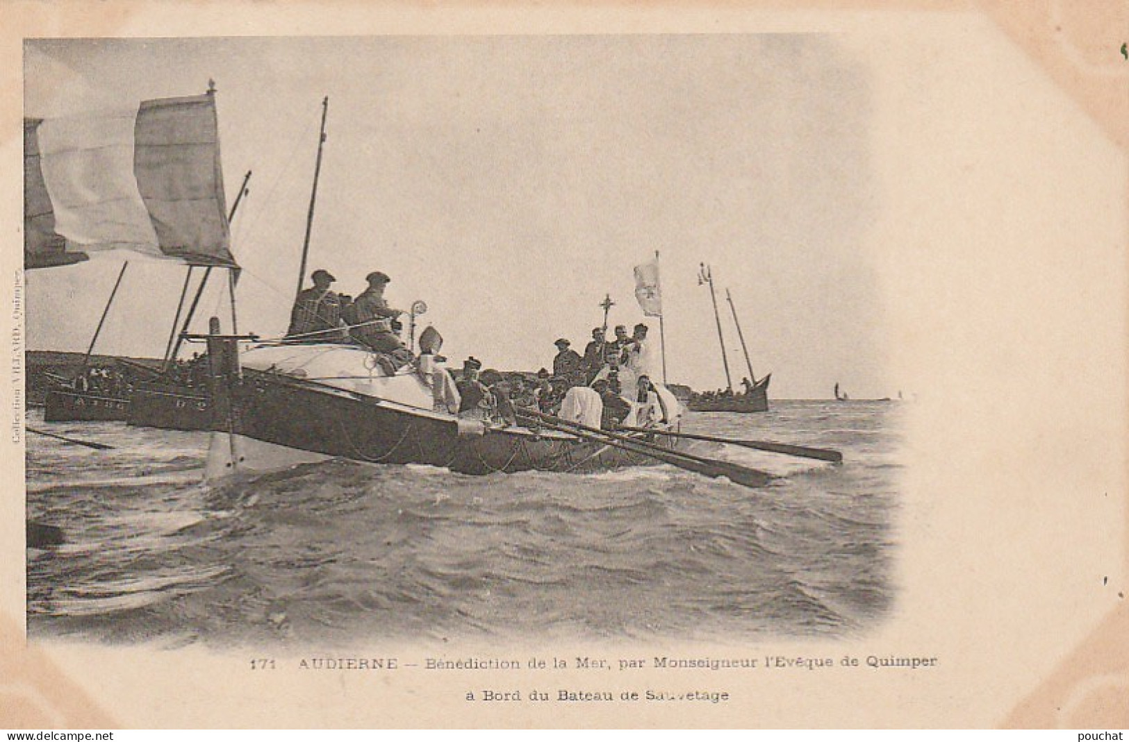 BE24 -(29)  AUDIERNE  - BENEDICTION DE LA MER PAR MONSEIGNEUR  L ' EVEQUE DE QUIMPER  A BORD DU  BATEAU DE SAUVETAGE - - Audierne