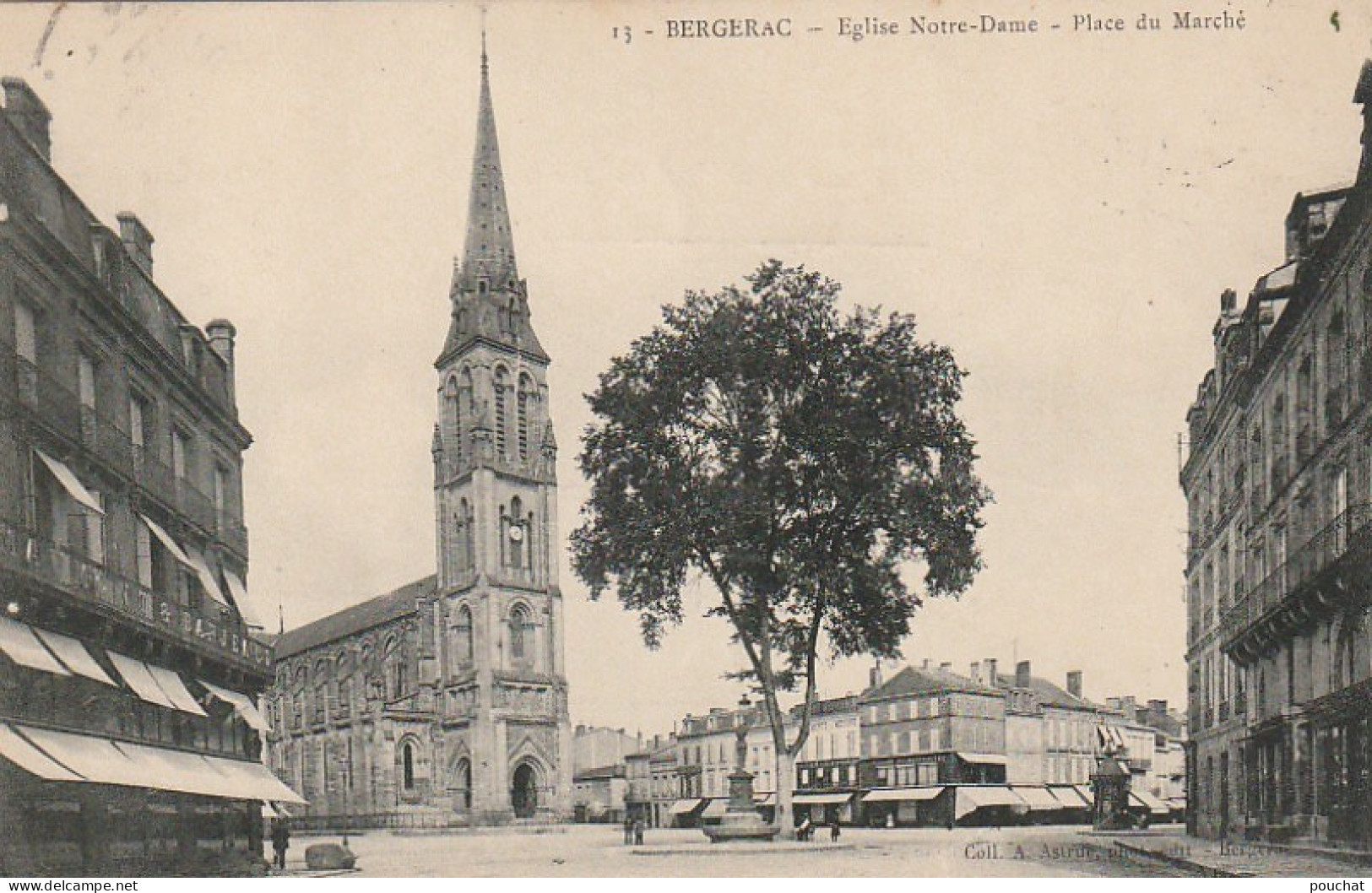 BE18 -(24)  BERGERAC - EGLISE NOTRE DAME - PLACE DU MARCHE  -  2 SCANS - Bergerac