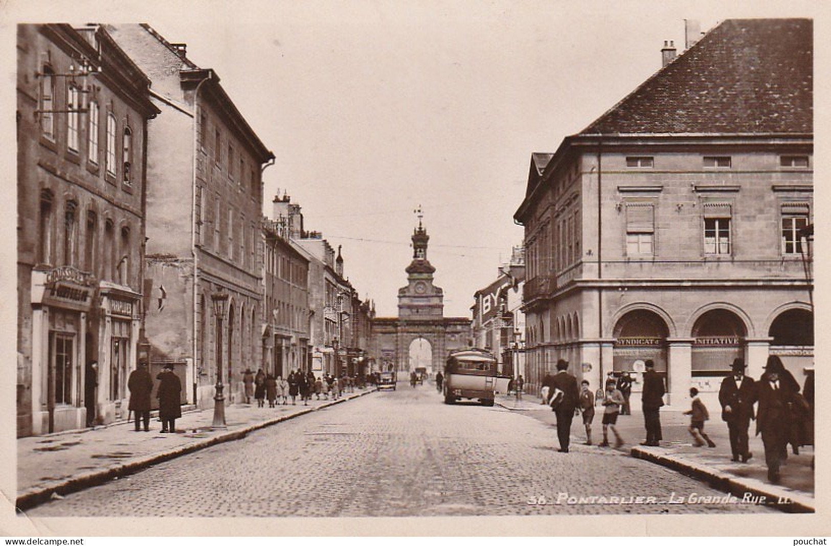 BE19 -(25) PONTARLIER - LA GRANDE RUE ET LA PORTE  SAINT PIERRE  - ANIMATION - AUTOBUS   -  2 SCANS - Pontarlier