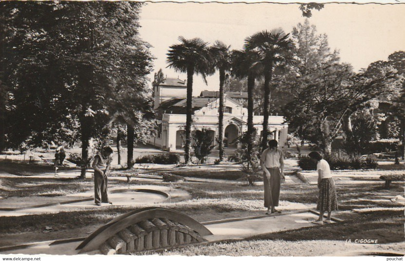 CE21 -(32) BARBOTAN LES THERMES - LE PARC ET LE GOLF MINIATURE  - JOUEURS SUR LE PARCOURS  -   2 SCANS - Barbotan