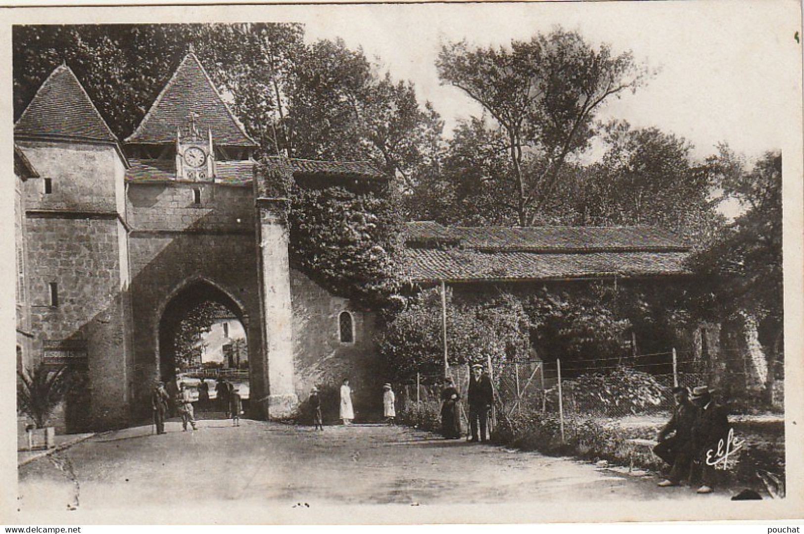 CE21 -(32) BARBOTAN LES THERMES  - L ' EGLISE - ANIMATION - VILLAGEOIS  -   2 SCANS - Barbotan