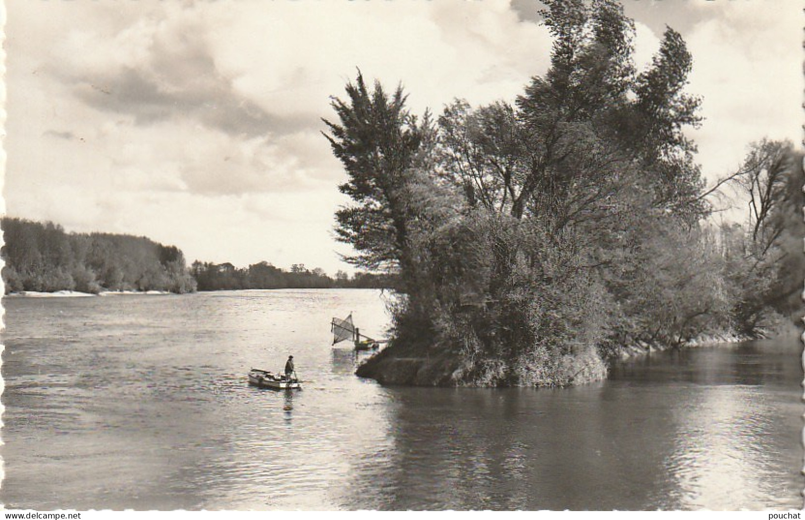 CE24 -(33) PREIGNAC EN SAUTERNAIS  -  LES BORDS DE LA GARONNE -  PECHEUR ET  FILETS   -  2 SCANS - Other & Unclassified