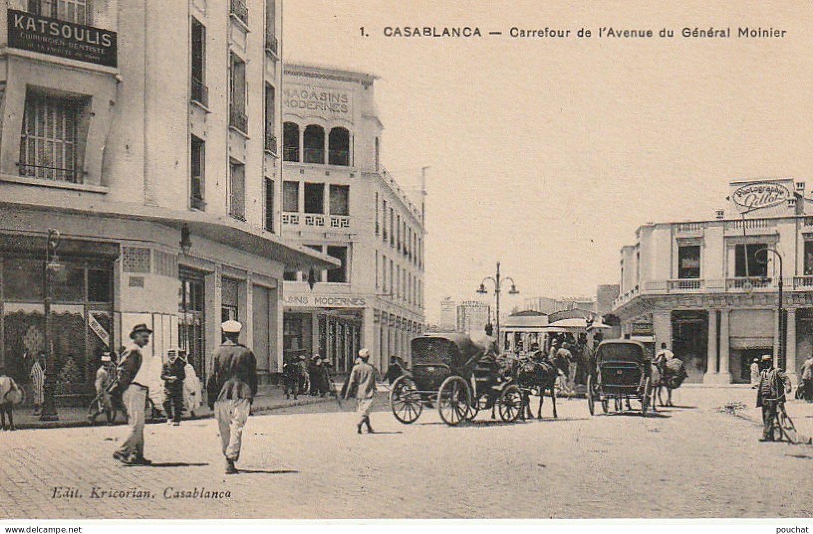 CE9  - CASABLANCA ( MAROC ) - CARREFOUR DE L ' AVENUE DU GENERAL MOINIER - ANIMATION  - CALECHES - COMMERCES - 2 SCANS - Casablanca