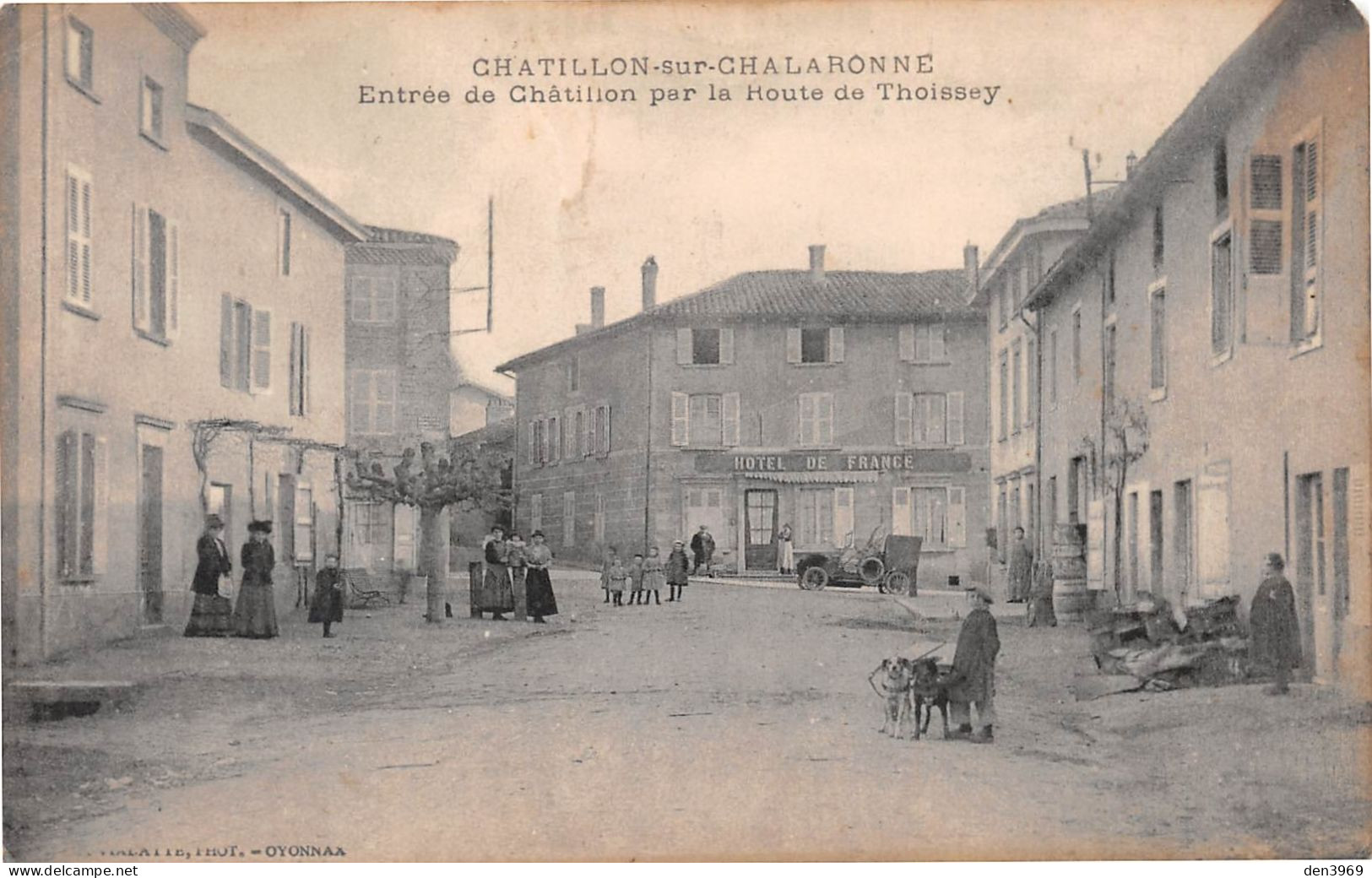 CHATILLON-sur-CHALARONNE (Ain) - Entrée Par La Route De Thoissey - Attelage De Chiens, Hôtel De France - Ecrit (2 Scans) - Châtillon-sur-Chalaronne