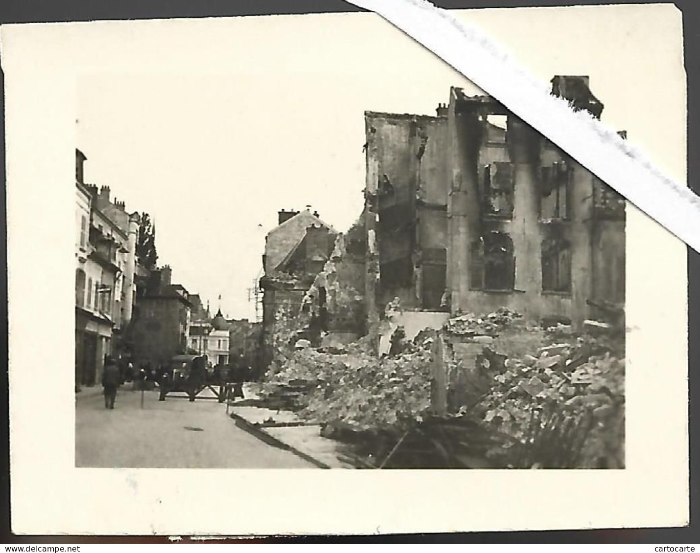 45 344 0424 WW2 WK2  ORLEANS ET ENVIRONS A CONFIRMER    SOLDATS ALLEMANDS EXODE REFUGIES  1940 - Guerre, Militaire