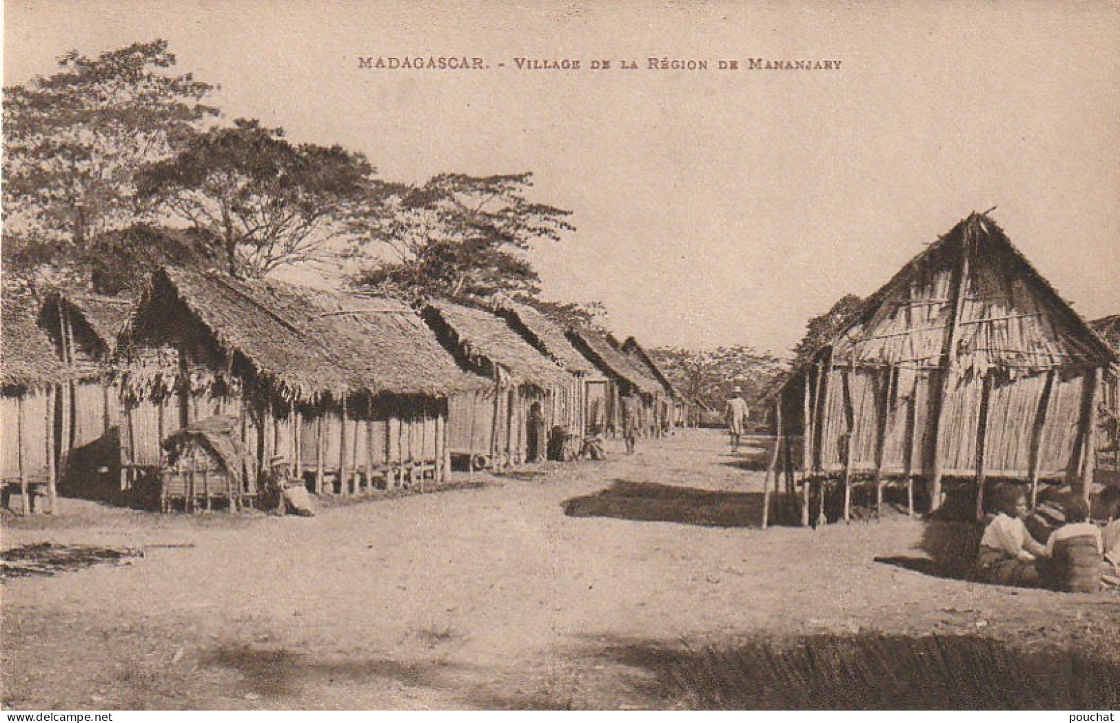 CE6 - VILLAGE DE LA REGION DE MANANJARY ( MADAGASCAR )  - VILLAGEOIS  -  2 SCANS - Madagaskar