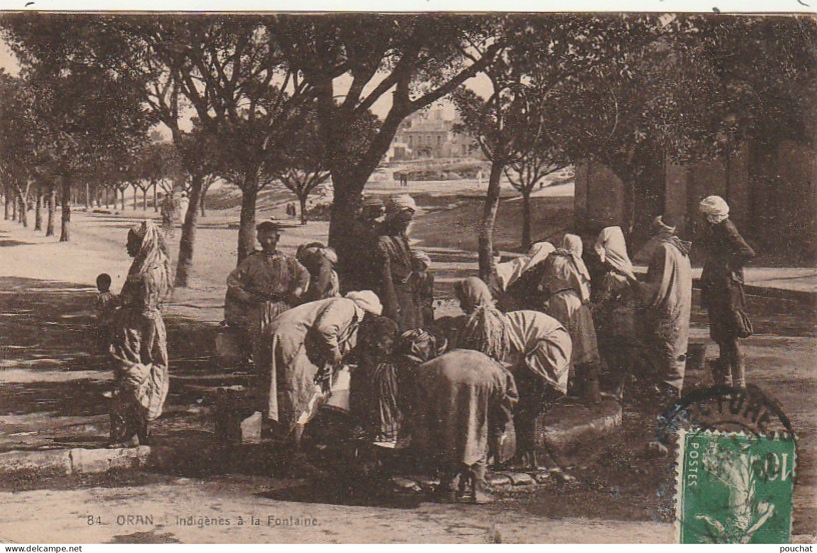 CE7  - ORAN ( ALGERIE ) - INDIGENES A LA FONTAINE   - 2 SCANS - Scenes