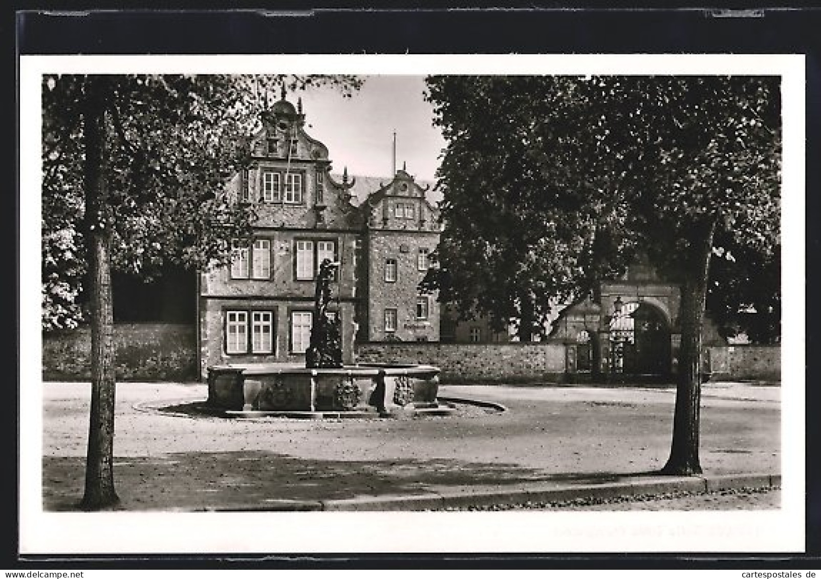 AK Friedberg I. H., St. Georgsbrunnen Mit Schloss  - Friedberg