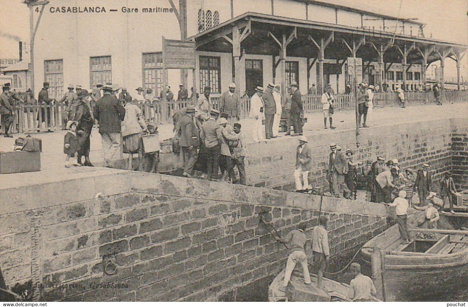 CE9  - CASABLANCA ( MAROC ) - GARE MARITIME  - PASSAGERS A L ' EMBARQUEMENT - 2 SCANS - Casablanca