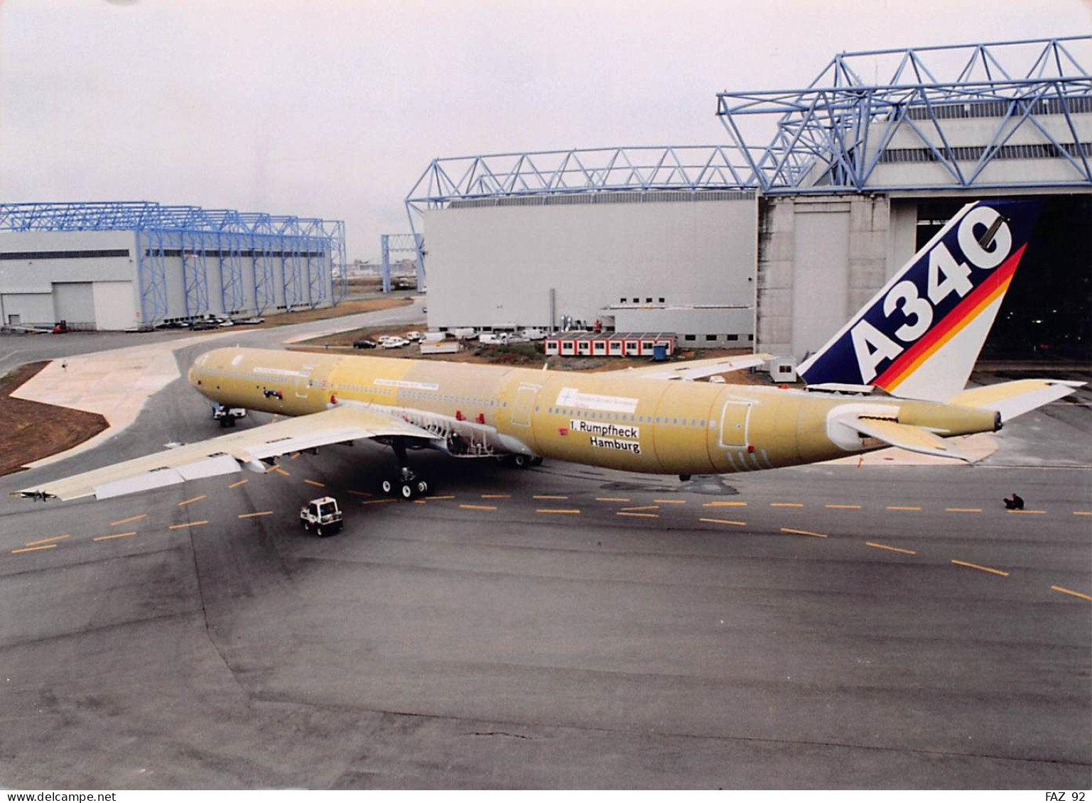 Airbus The First A340-600 Rills Out Of Assembly - 180 X 130 Mm. - Photo Presse Originale - Aviación