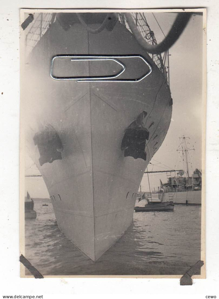 PHOTO NAVIRE DE GUERRE LA PROUE DE  L'ESCORTEUR FOUGUEUX - Schiffe