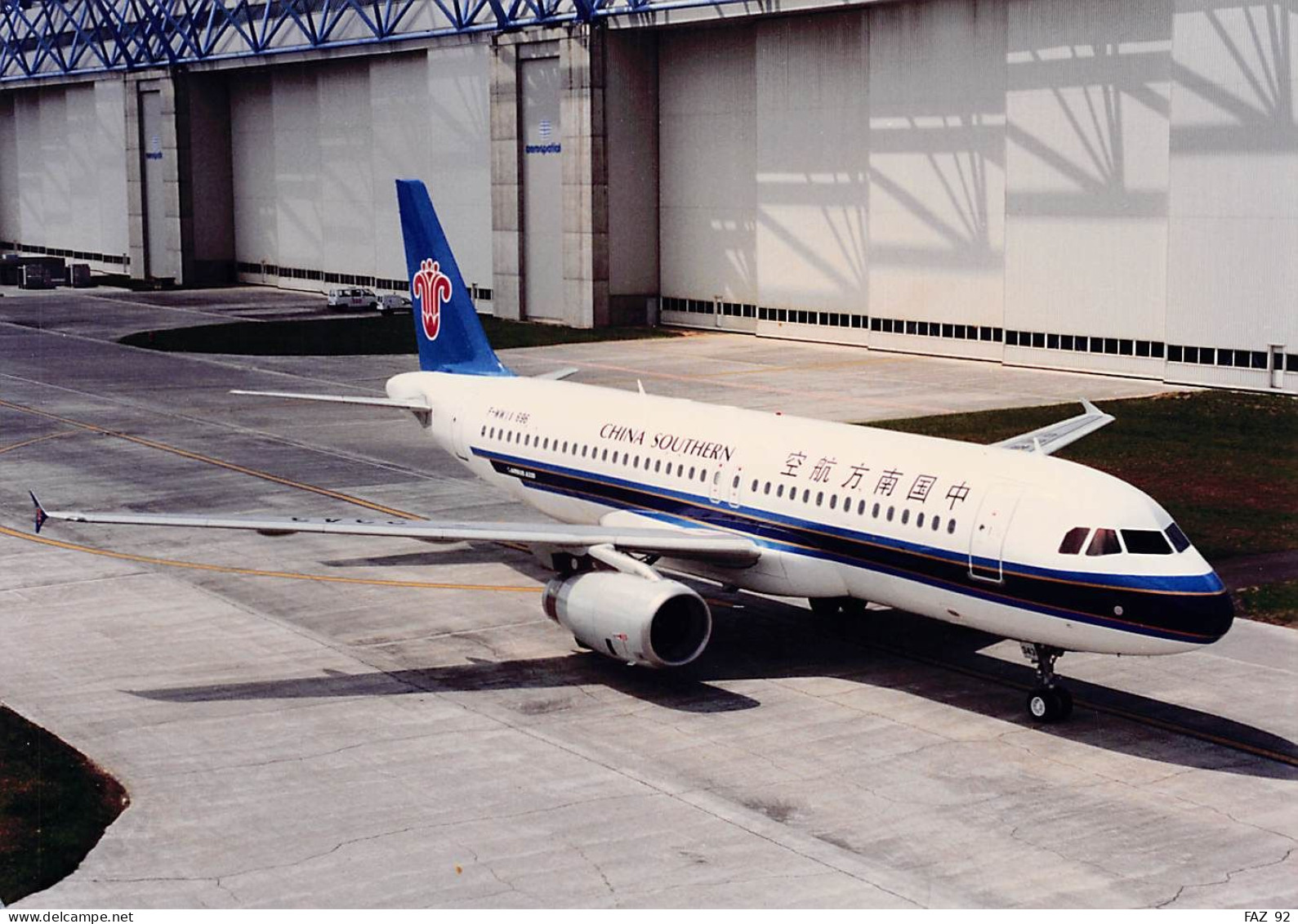 Airbus A320 In China Southern Colours - 180 X 130 Mm. - Photo Presse Originale - Luchtvaart