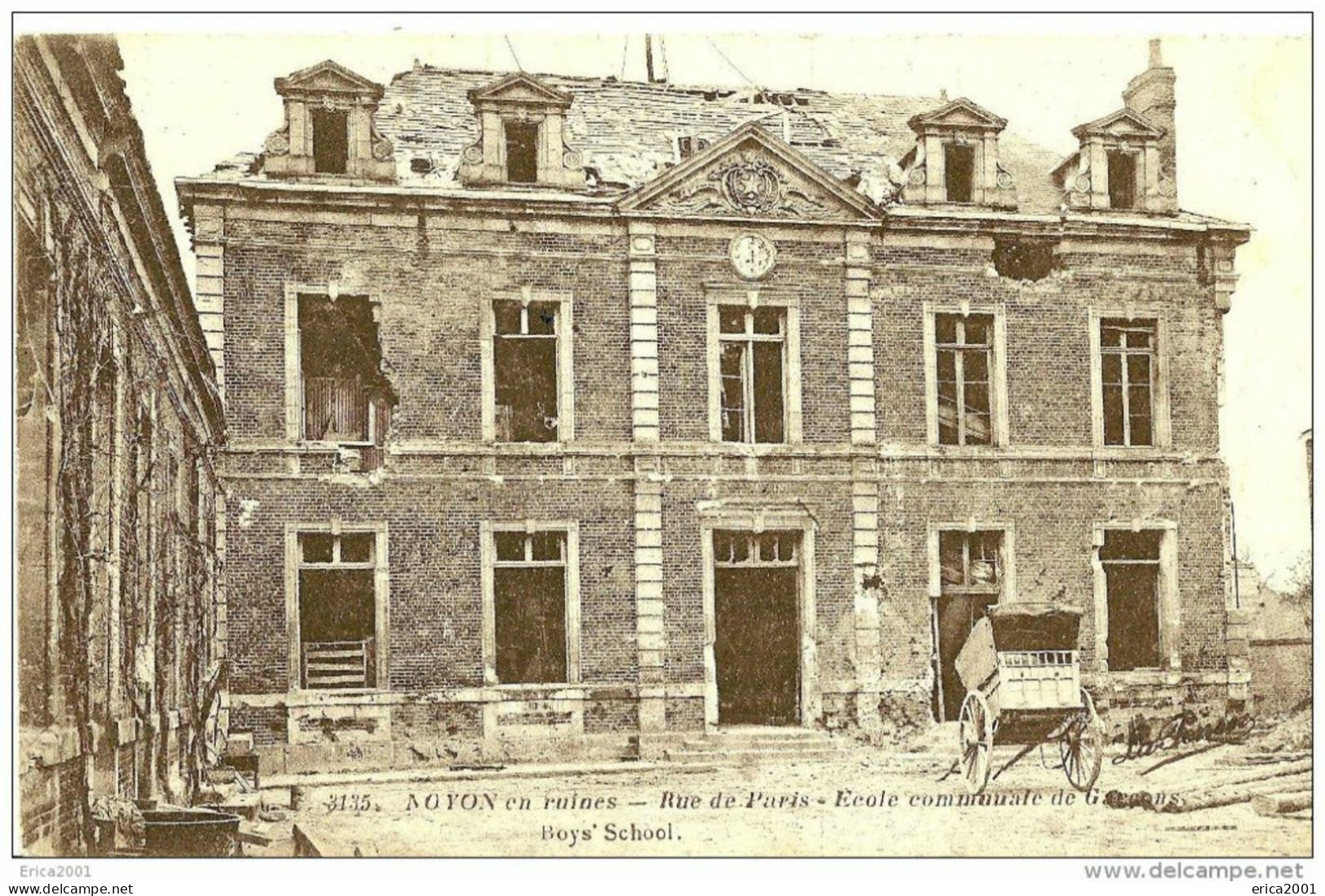 Noyon. Ecole Communale Des Garçons Dans La Rue De Paris à Noyon. - Noyon