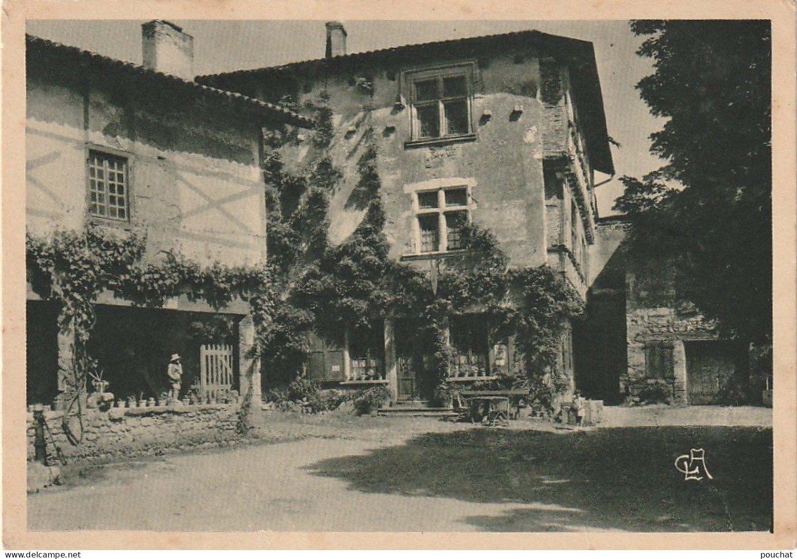 ALnw 3-(01) CITE DE PEROUGES - L' OSTELLERIE DU VIEUX PEROUGES ET LE MUSEE - EDIT. ARLAUD , LYON  - 2 SCANS - Pérouges