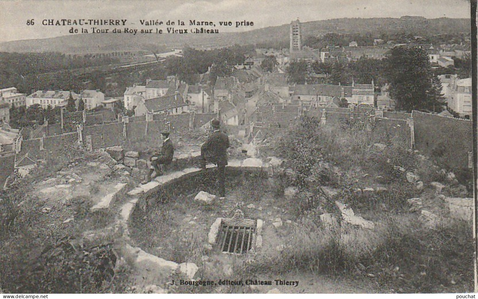 ALnw 4-(02) CHATEAU THIERRY - VALLEE DE LA MARNE - VUE PRISE DE LA TOUR DU ROY SUR LA VIEUX CHATEAU  - 2 SCANS - Chateau Thierry