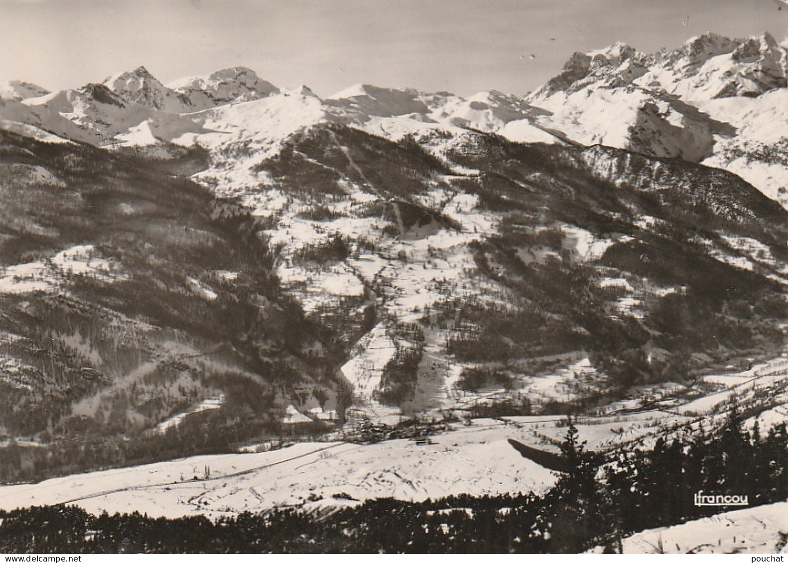 ALnw 7-(05) VUE D' ENSEMBLE DE LA STATION DE SERRE CHEVALIER - A DROITE , LE PELVOUX - EDIT. FRANCOU , BRIANCON- 2 SCANS - Serre Chevalier