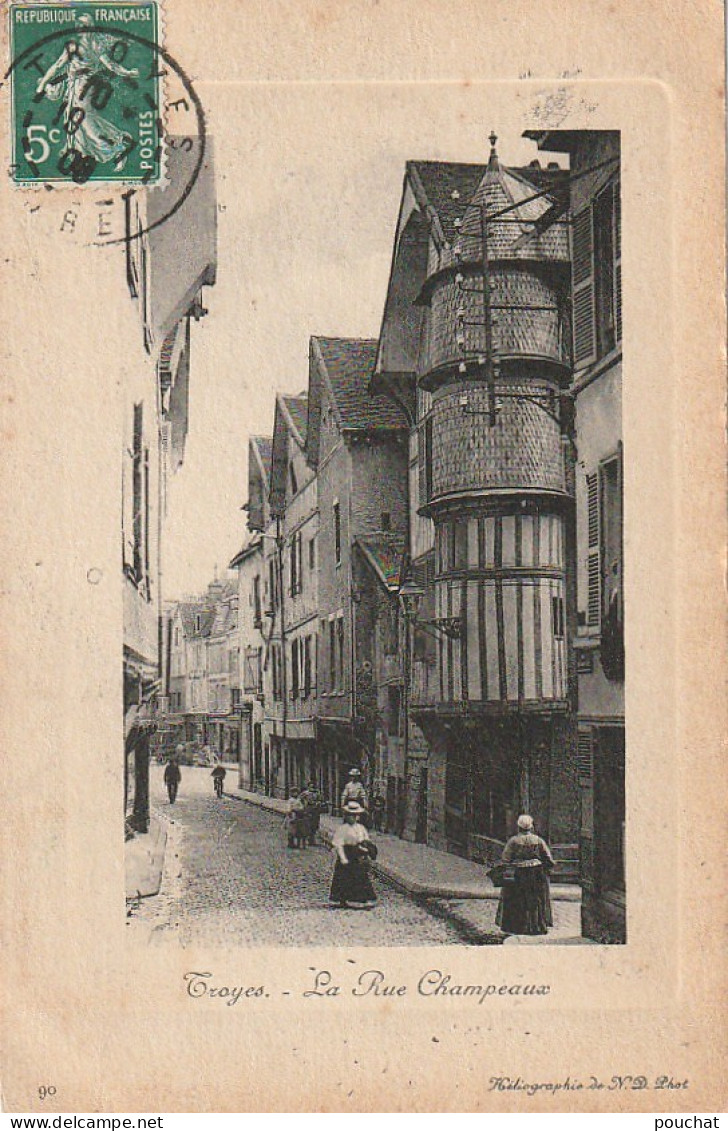 ALnw 13-(10) TROYES - LA RUE CHAMPEAUX - ANIMATION - 2 SCANS  - Troyes