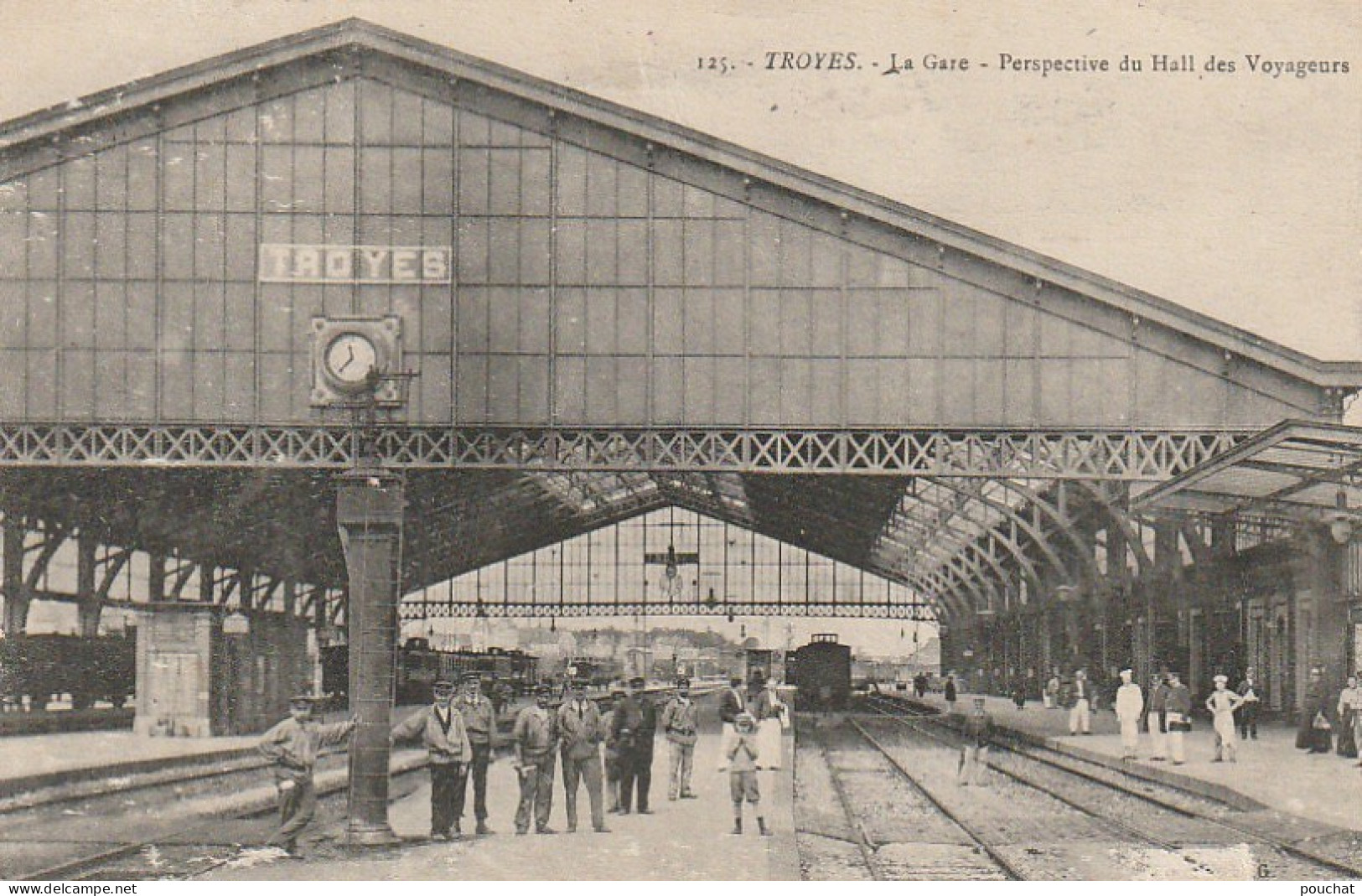 ALnw 13-(10) TROYES - LA GARE - PERSPECTIVE DU HALL DES VOYAGEURS - EMPLOYES - ANIMATION - QUAIS , VOIES FERREES - Troyes