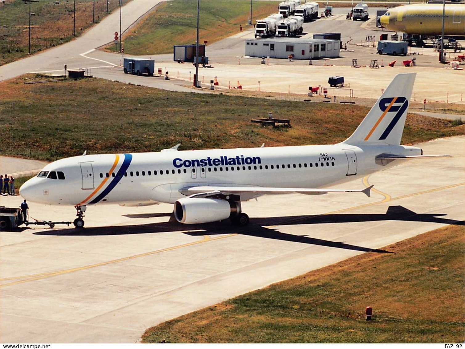 Airbus A320 In For Constellation International Airlines - 180 X 130 Mm. - Photo Presse Originale - Aviación