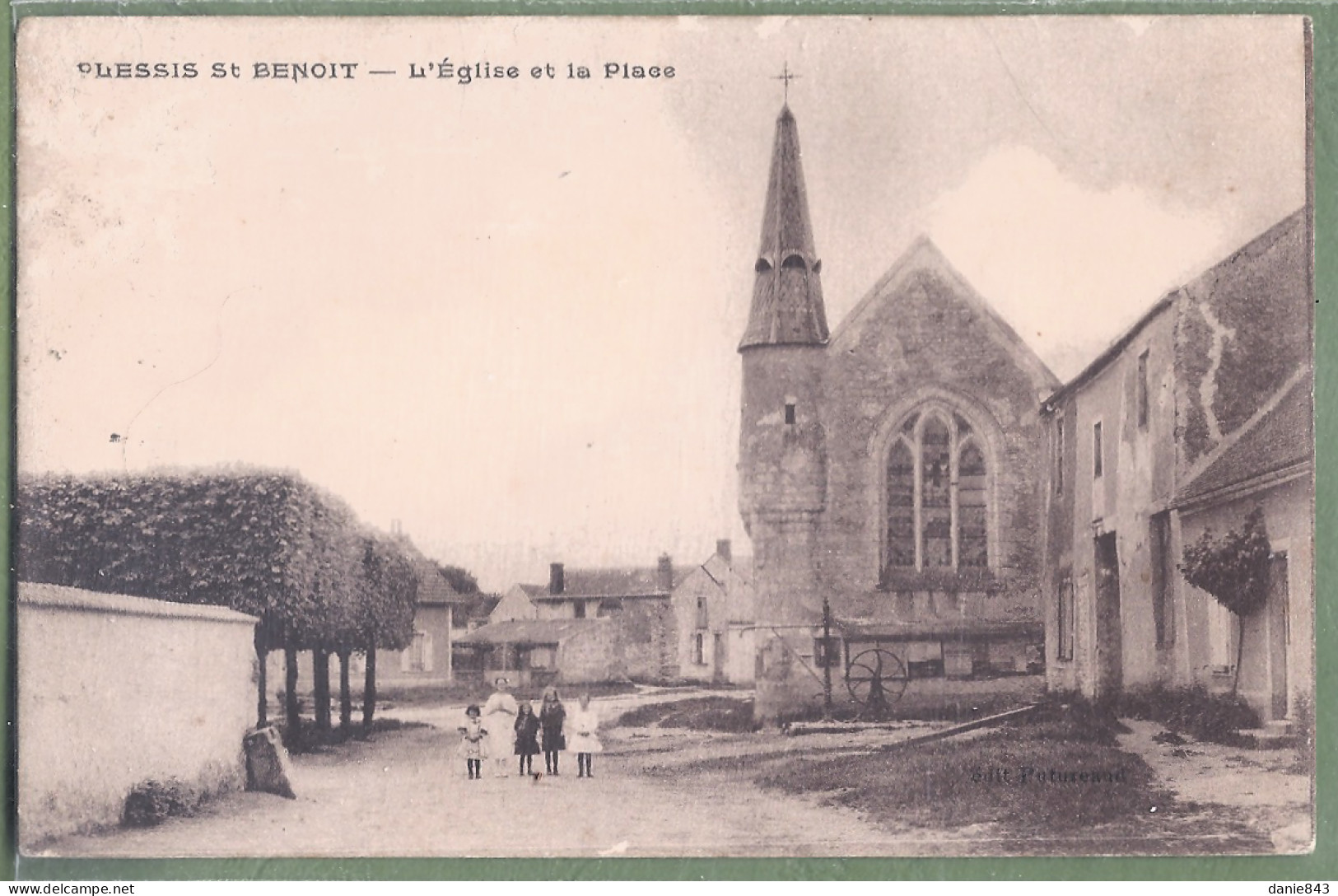 CPA Vue Rare - ESSONNE - PLESSIS SAINT BENOIT - L'ÉGLISE ET LA PLACE - Animation - Andere & Zonder Classificatie