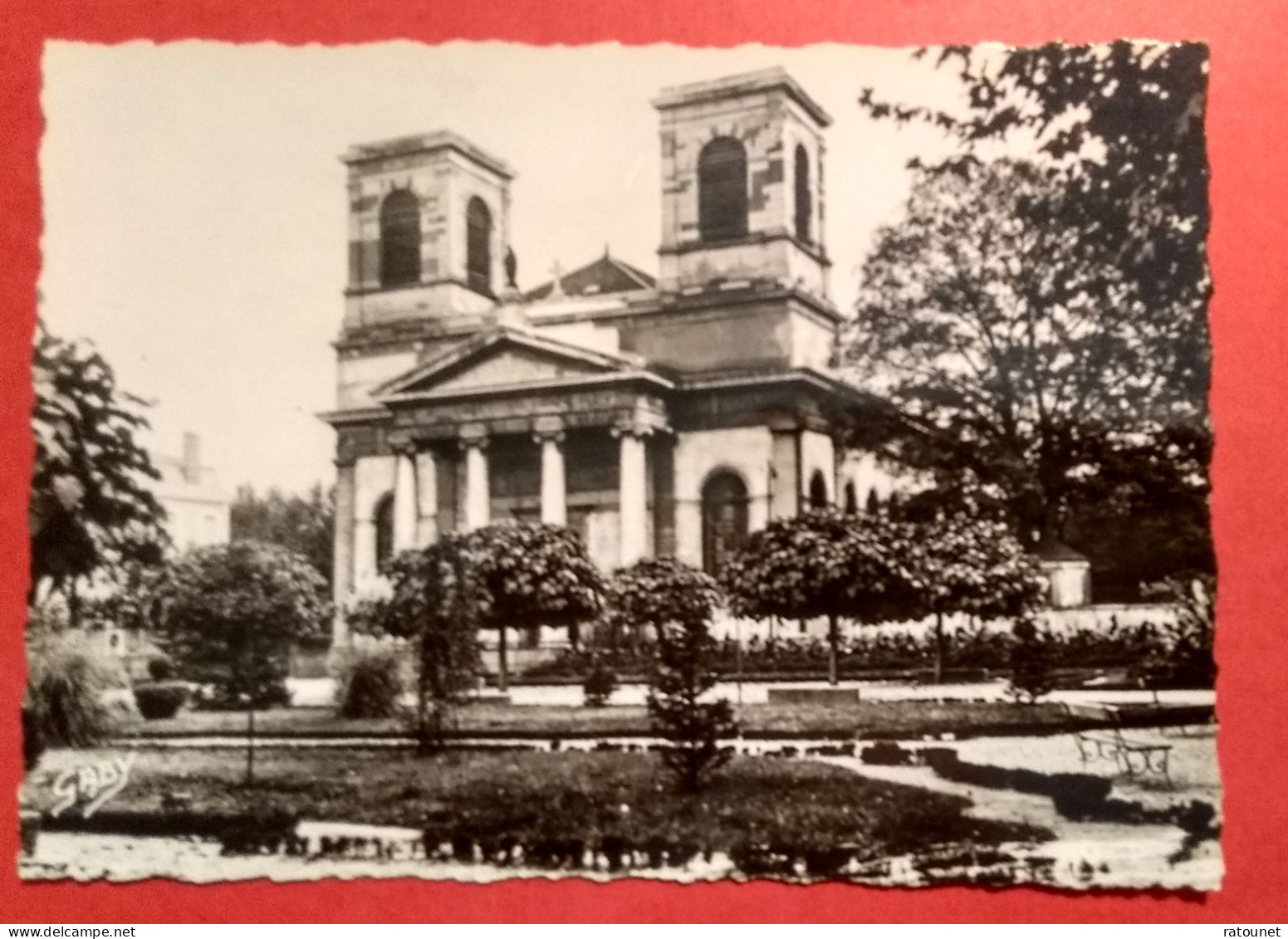 71 - MACON - CPSM 14 - Cathédrale Saint Vincent / Square De La Paix - éd ARTAUD (Gaby) - Macon