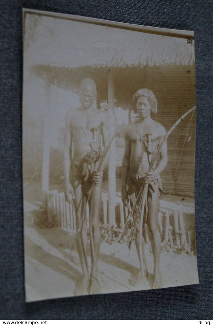 Superbe Ancienne Photo Congo Belge,2 Indigènes Avec Arcs,chasseurs.11 Cm. / 8,5 Cm. Originale - Afrika