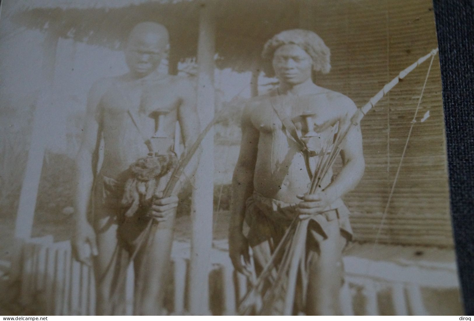 Superbe Ancienne Photo Congo Belge,2 Indigènes Avec Arcs,chasseurs.11 Cm. / 8,5 Cm. Originale - Afrika