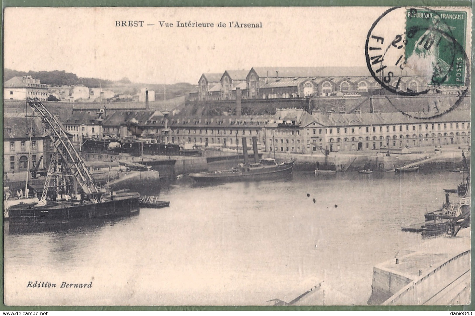 CPA Vue Rare - FINISTERE - BREST - PORT MILITAIRE - VUE INTÉRIEURE DE L'ARSENAL - Bateau Grue Et Remorqueur - Brest