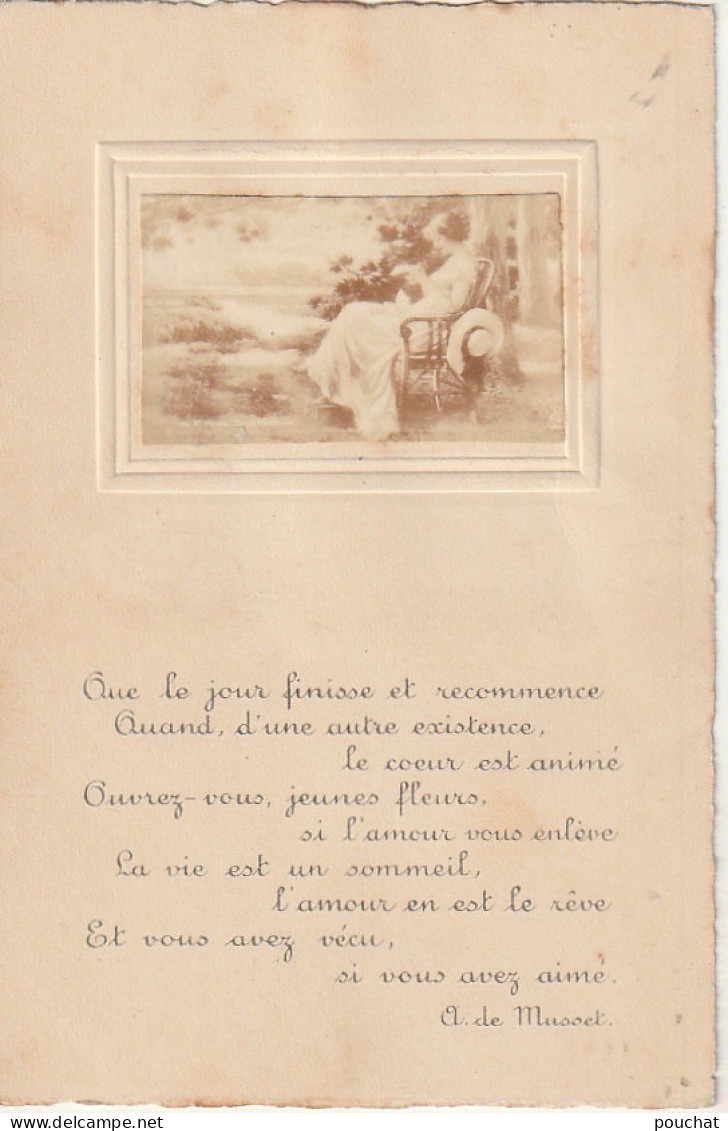 CE 30- CARTE FANTAISIE GAUFREE - FEMME A LA LECTURE - POEME A. DE MUSSET - 2 SCANS  - Donne