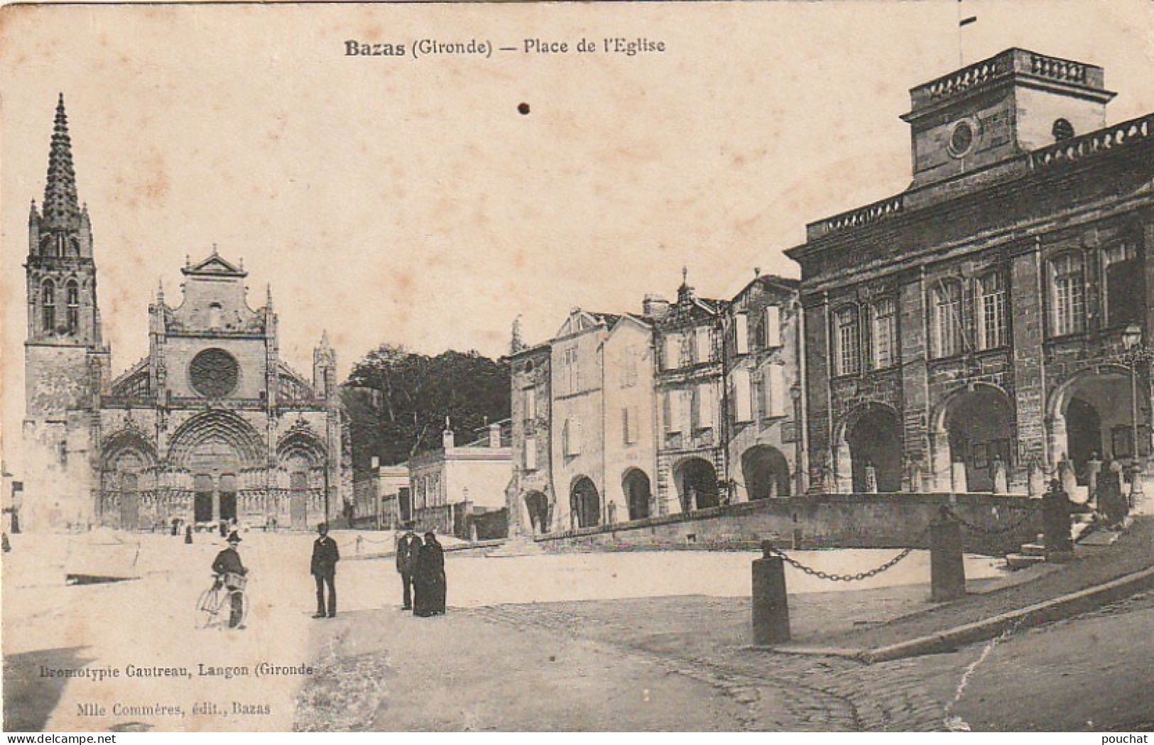 CE 31-(33) BAZAS - PLACE DE L' EGLISE - ANIMATION - 2 SCANS - Bazas