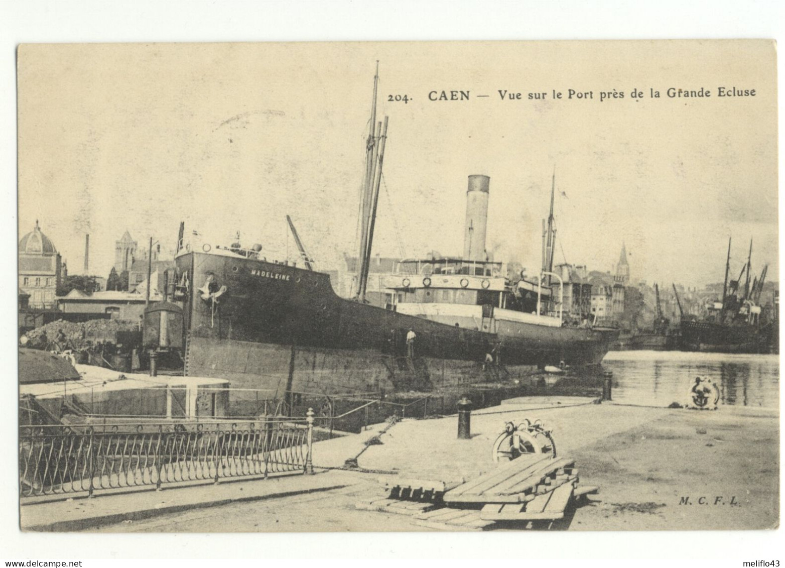 14/ CPA - Caen - Vue Sur Le Port Prés De La Grande écluse - Caen