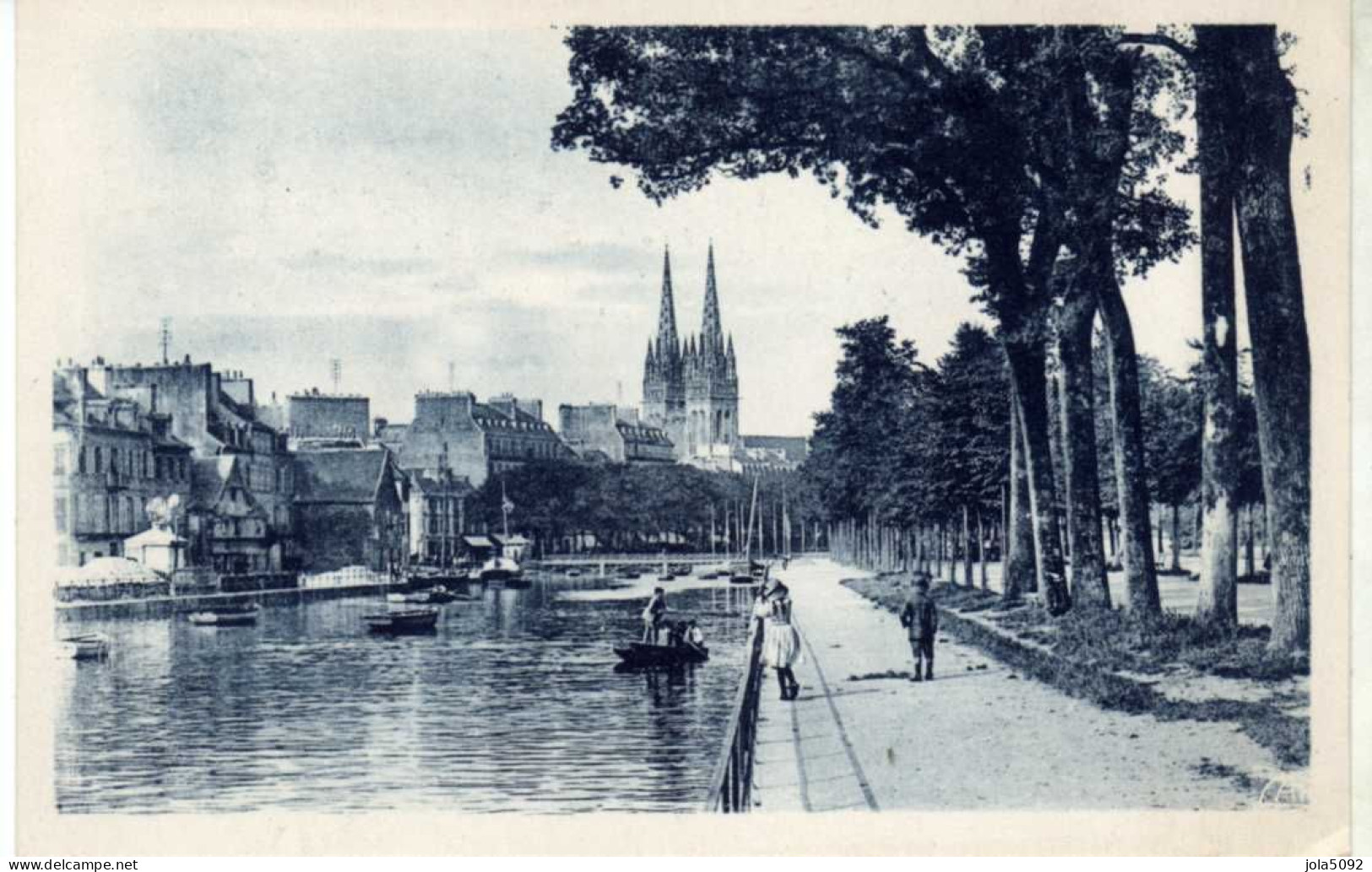 29 / QUIMPER - Les Allées De Locmaria Et La Cathédrale - Quimper