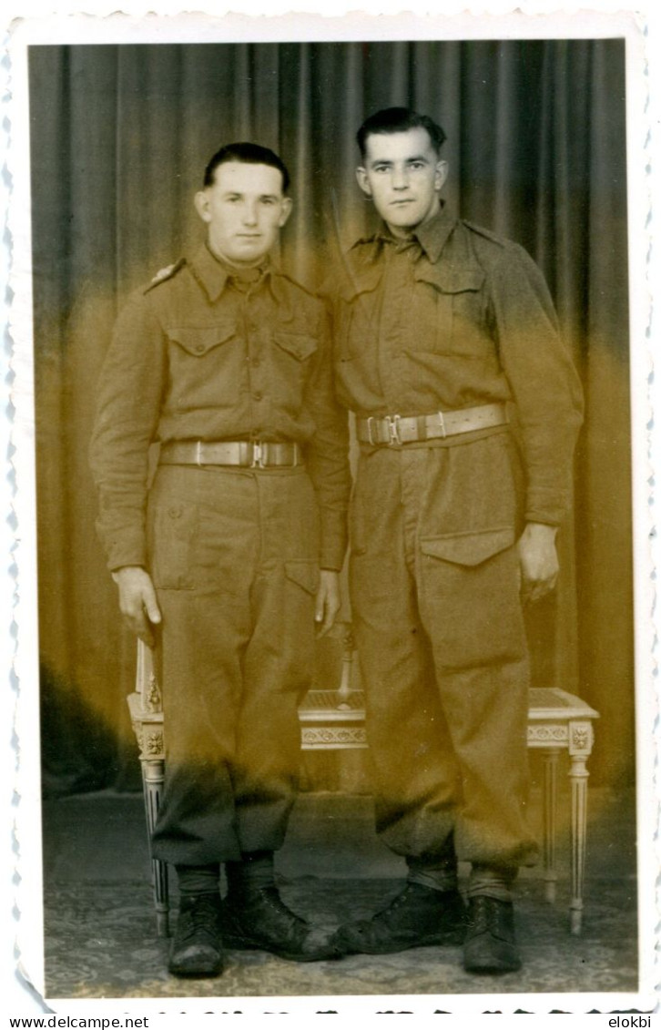 Photo 2 Personnes En Uniformes - Guerre, Militaire