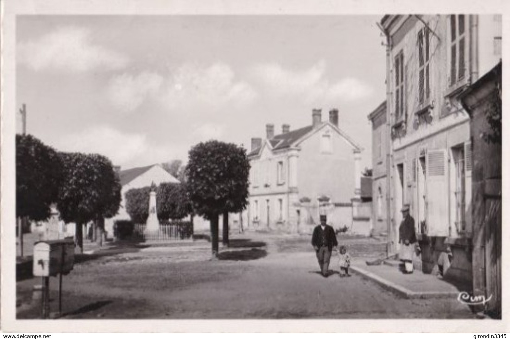 PRUNIERS Place De La Mairie - Other & Unclassified