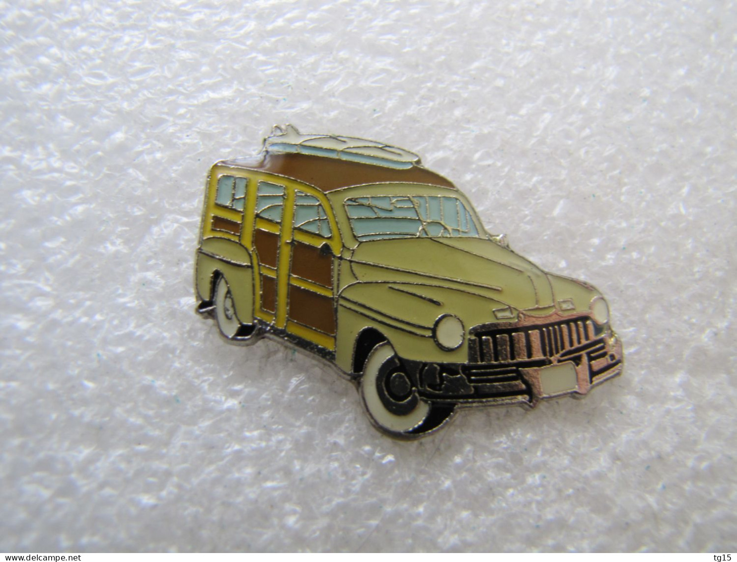 PIN'S   CHRYSLER  ROYALE  STATION  WAGON   WOODY   1949 - Other & Unclassified