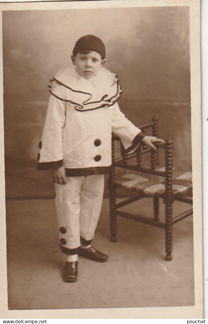 CE28 - PORTRAIT DE GARCONNET EN TENUE DE PIERROT - ( 04 MARS 1930) - CARTE PHOTO - Retratos